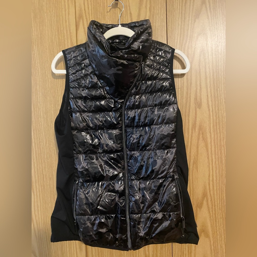 Calvin Klein Camo Funnel-Neck Puffer Vest – Women’s Size M